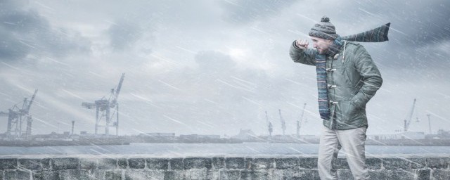 暴雨公共区域如何自救 暴雨公共区域应该如何自救