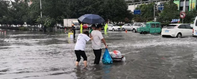 暴雨期间哪些地方最危险 暴雨期间危险地方简介