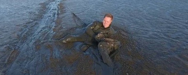 陷入沼泽怎样自救 陷入沼泽自救办法