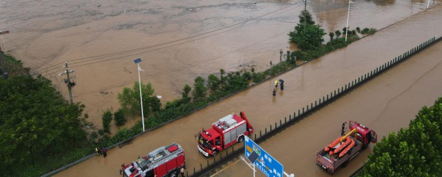 暴雨自救指南 个人应该怎么在暴雨中自救