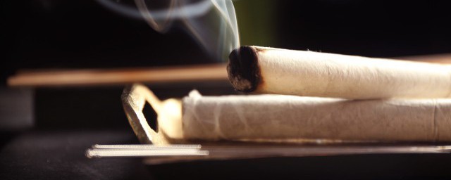 艾灸天突的作用与好处 艾灸天突的作用和好处