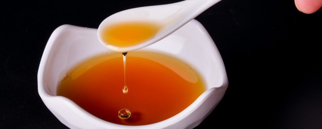 把生油和熟油倒在一起炒菜可以吗 生油和熟油能同时倒在一起炒菜吗