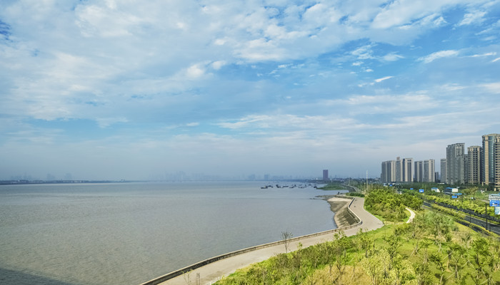 中秋钱塘江观潮打一股市用语