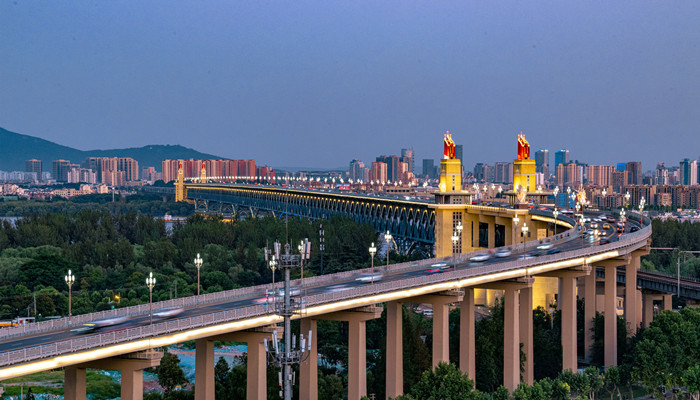 南京长江大桥是古建筑吗