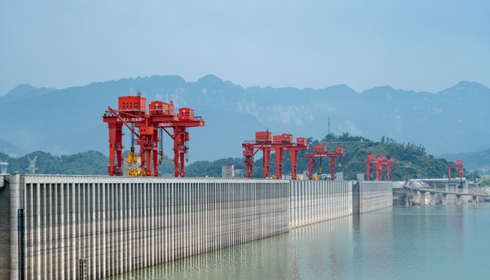 三峡大坝是哪一年建成