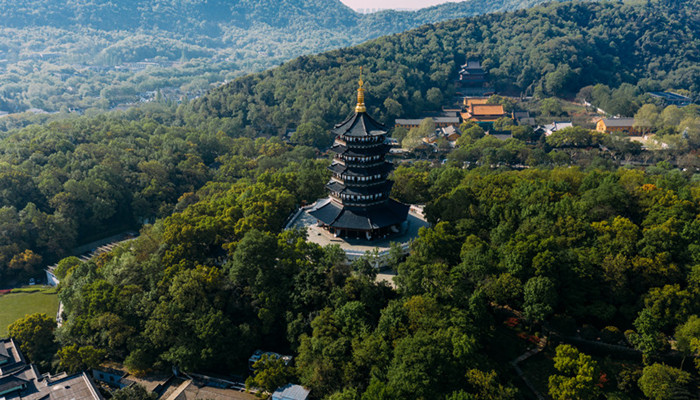 雷峰塔为什么叫雷峰塔