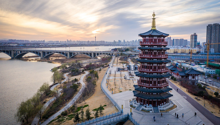 九朝古都是哪个城市