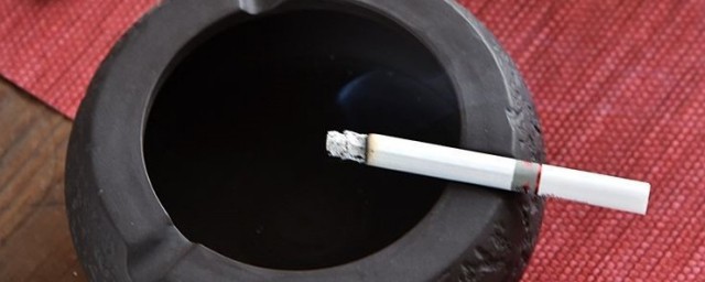 网红话烟灰缸里不要放水 烟灰缸里不要放水是什么意思