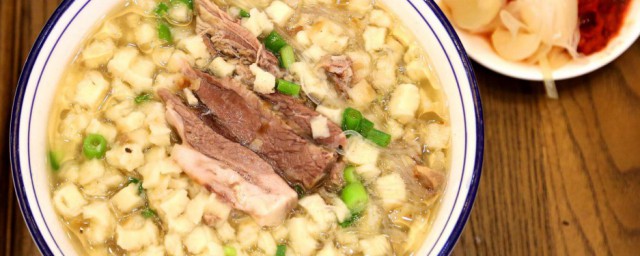 羊肉泡馍的来历简介 羊肉泡馍的来历简介是什么