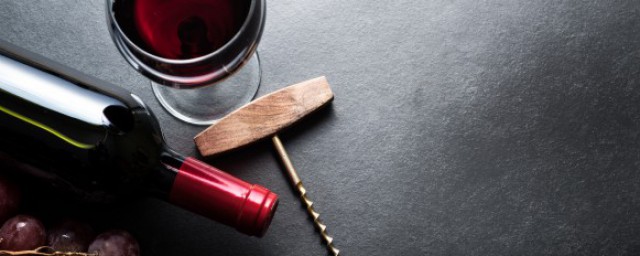 螺旋开红酒的正确方法 关于螺旋开红酒的正确方法