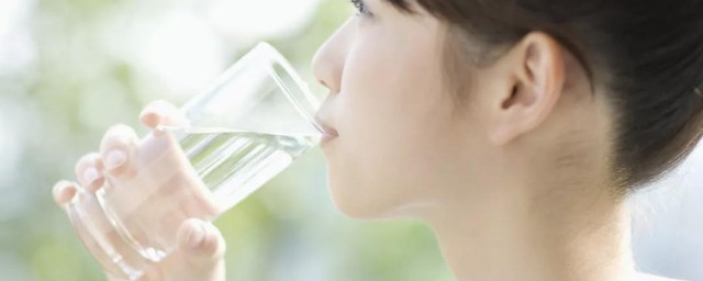 怎样喝水比较准确补水 如何喝水比较准确补水
