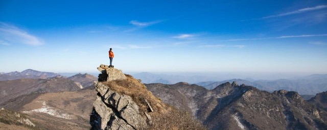 一览众山小的上一句是什么意思 一览众山小出自哪里