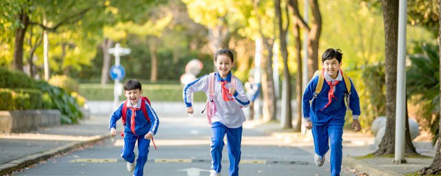 一年级入队前一件好事如何写 关于年级入队前一件好事如何写