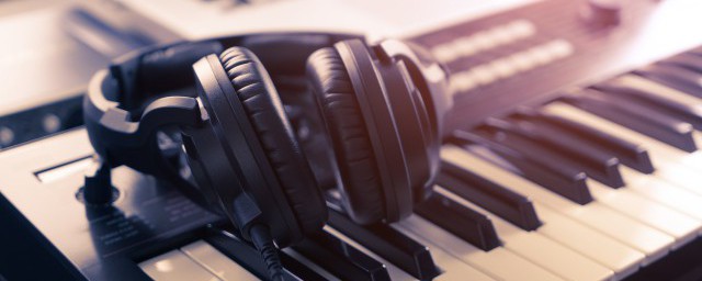 唱起那动人的歌谣歌词 歌曲唱起那动人的歌谣歌词