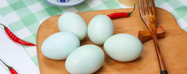 最新腌鸭蛋的方法 最新腌鸭蛋怎么做