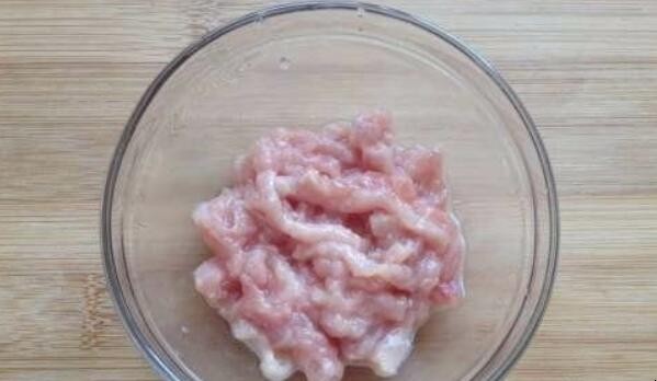虫草花炒肉的步骤是什么