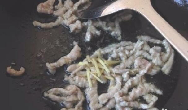 虫草花炒肉的步骤是什么