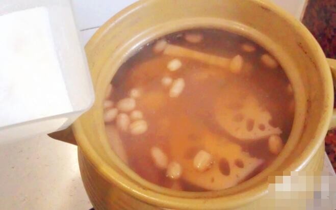 花生莲藕排骨汤怎么煲