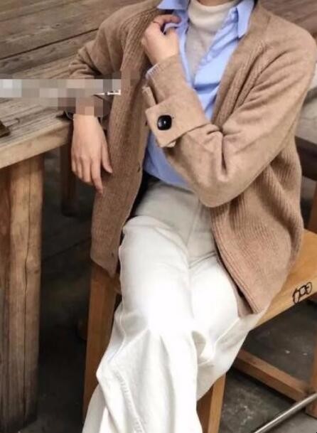 白色牛仔裤配什么上衣好看