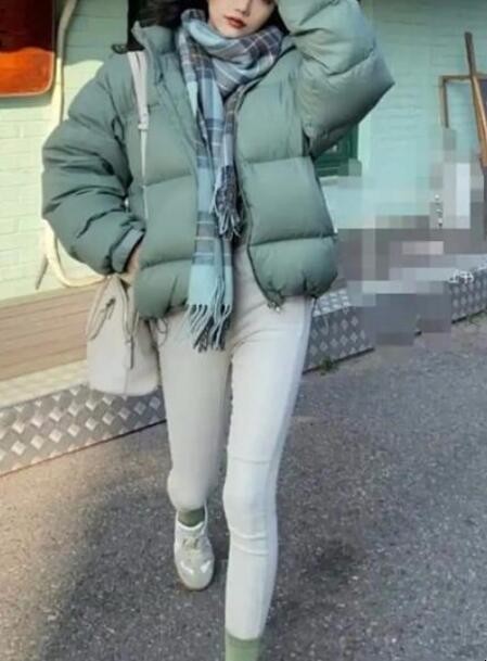 白色牛仔裤配什么上衣好看