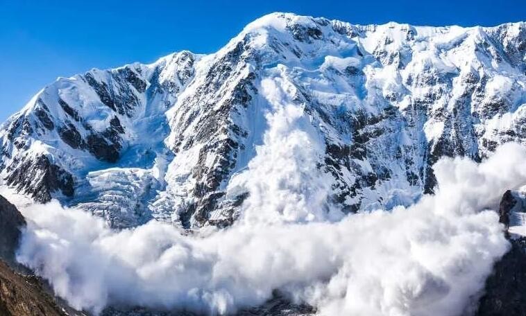 雪崩的形成过程是什么