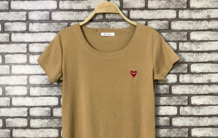 拍证件照穿什么衣服好看