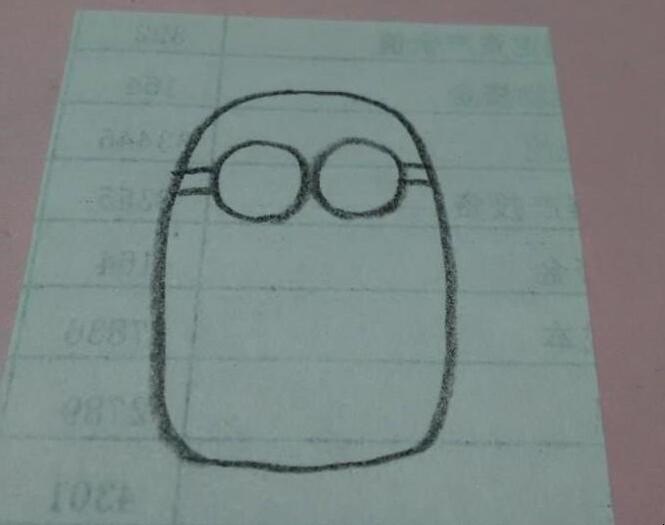小黄人简笔画怎么画