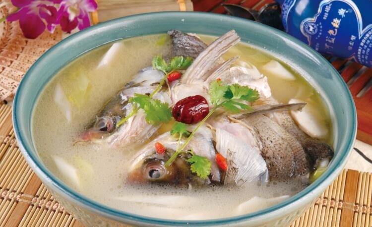 清炖鱼头汤怎样去腥味