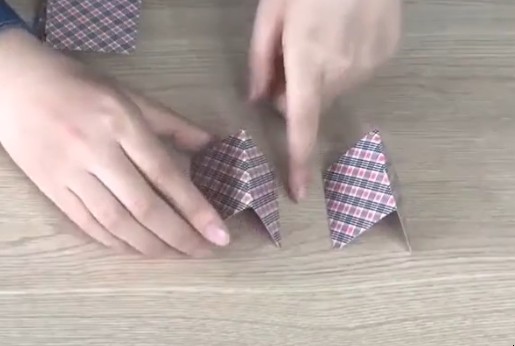扑克牌搭高塔怎么搭得高