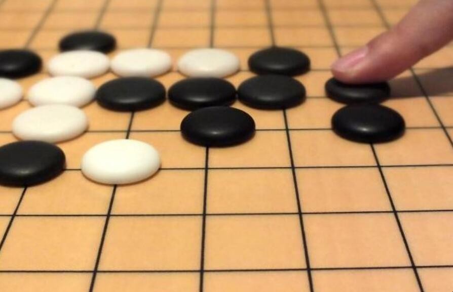 五子棋用什么石头做的