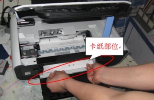 打印机卡纸了怎么把纸拿出来
