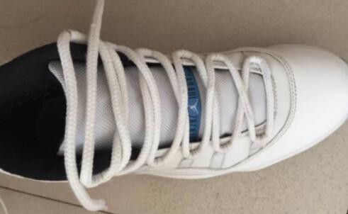 aj11鞋带怎么系