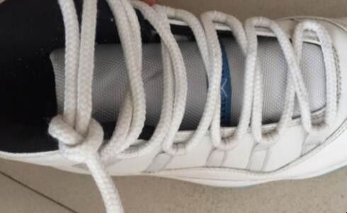 aj11鞋带怎么系