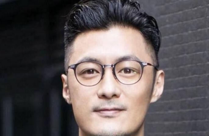 方脸适合什么眼镜