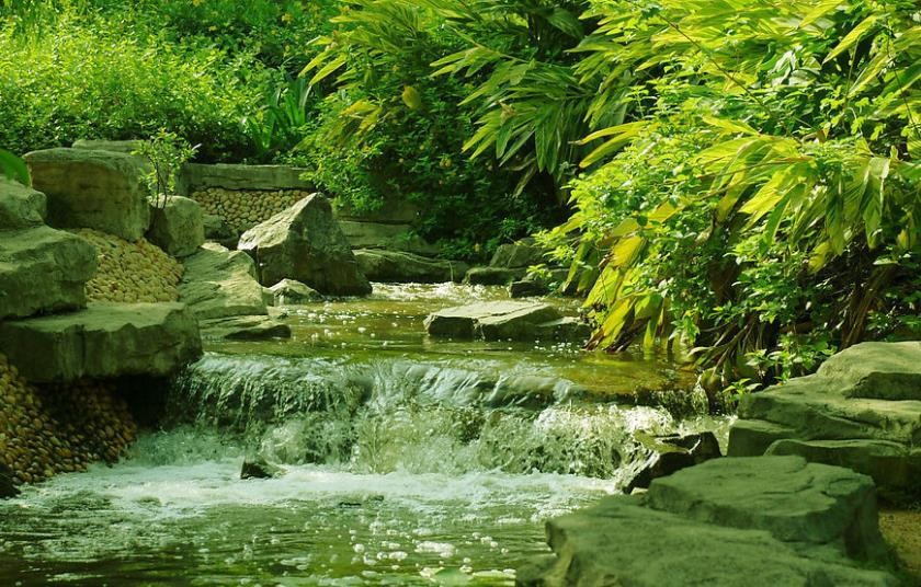 流水潺潺是什么意思