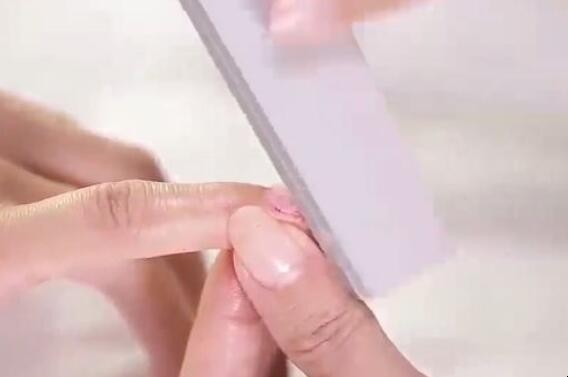 如何卸美甲