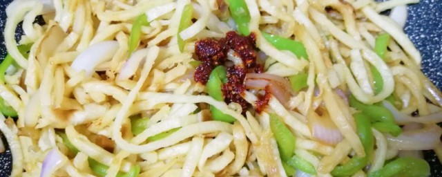 萝卜肉丝炒饼丝的做法 萝卜肉丝炒饼丝的制作方法