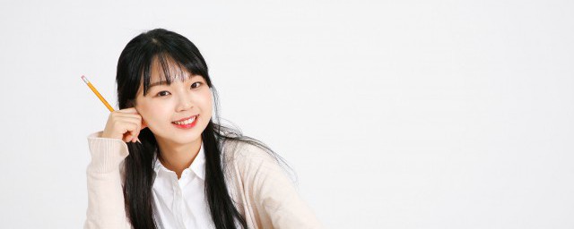 昂首挺胸意思相反的词语是什么 昂首挺胸的意思