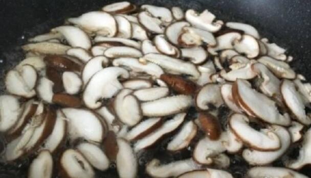 香菇炒鸡蛋的做法是什么