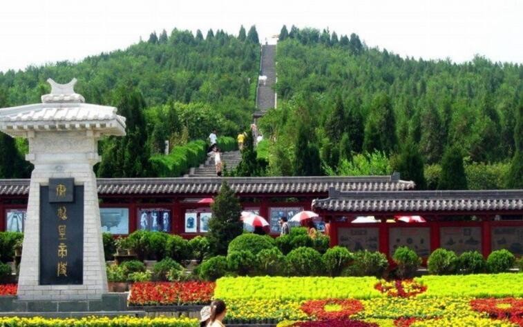 秦始皇陵墓在哪里