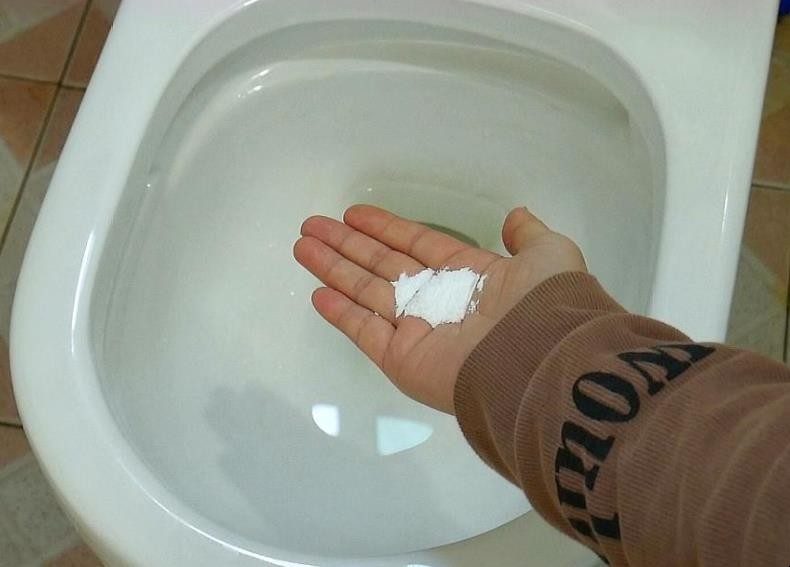 马桶堵了但还缓慢下水怎么回事