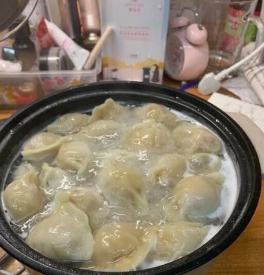 冷冻水饺怎么煮不破皮