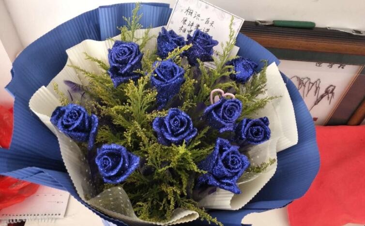 9朵蓝色妖姬花语是什么