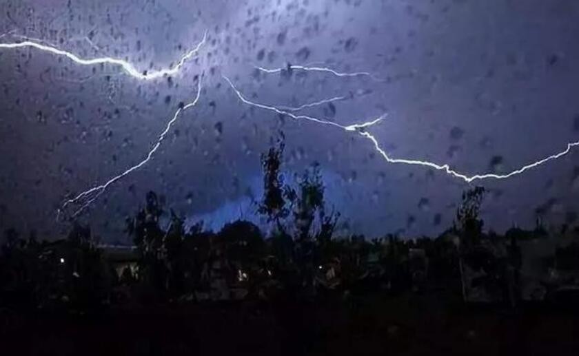 暴雨预警颜色等级有黑色吗