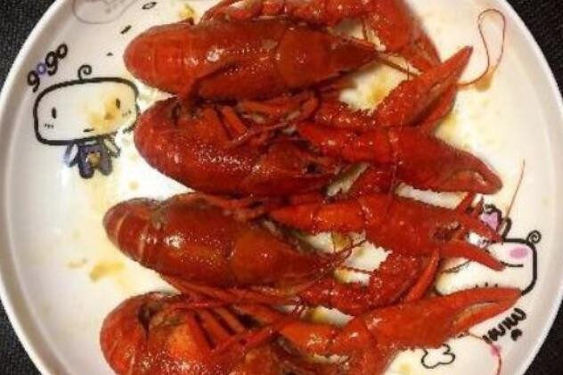 小龙虾怎么吃剥皮