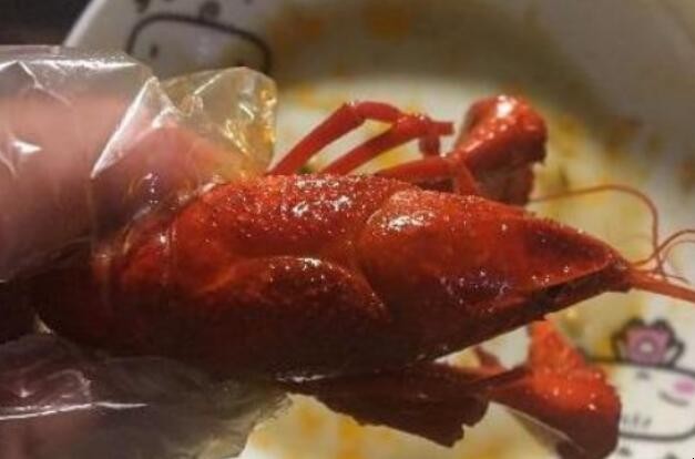 小龙虾怎么吃剥皮
