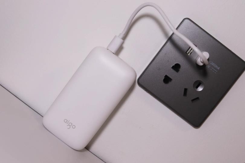usb是充电器吗