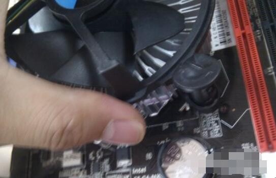 cpu风扇怎么装