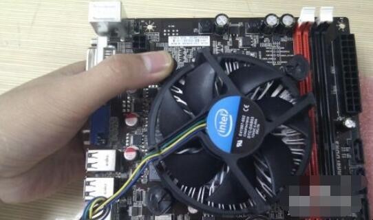 cpu风扇怎么装
