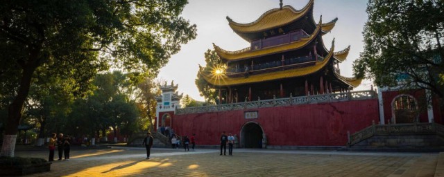 先天下之忧而忧是为纪念重修哪座楼而写的名句 先天下之忧而忧是为纪念重修哪座楼而写